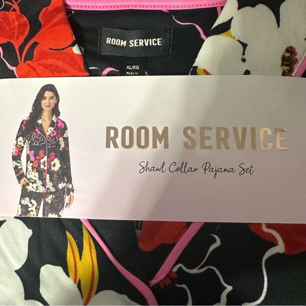 Room Service Women's Shawl Collar Pajama Set/Black with Floral/Size: X-Large - Picture 14 of 16